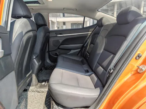 Hyundai Elantra (Avante)