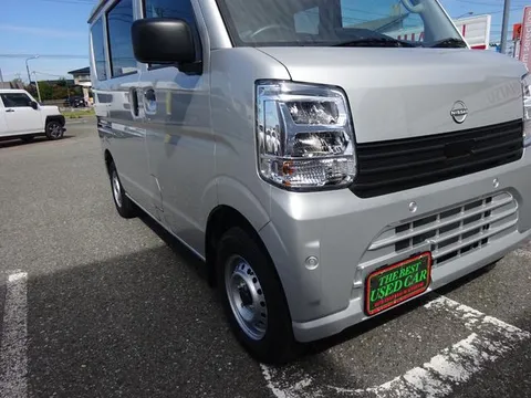 Nissan Clipper Van