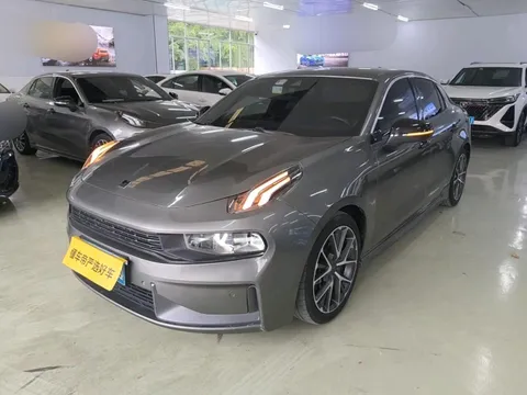 Lynk & Co 03