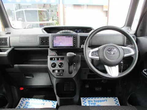 Toyota Pixis Mega