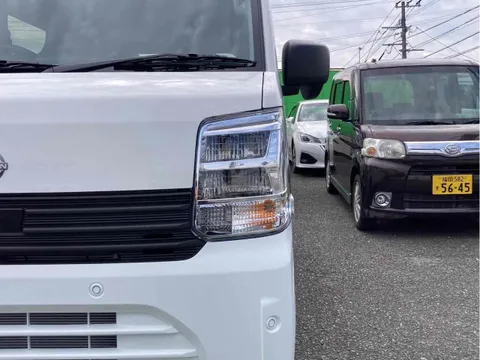 Nissan Clipper Van