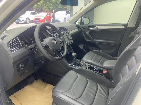 Volkswagen Tiguan L