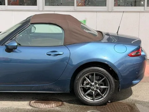Mazda MX-5 (Roadster)