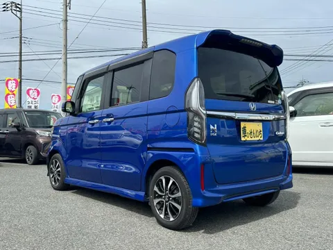 Honda N-BOX Custom
