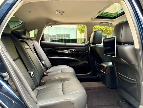 Infiniti Q70
