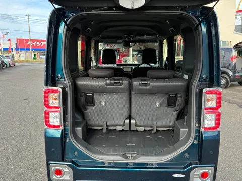Toyota Pixis Mega