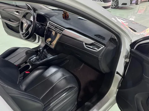 Roewe i5