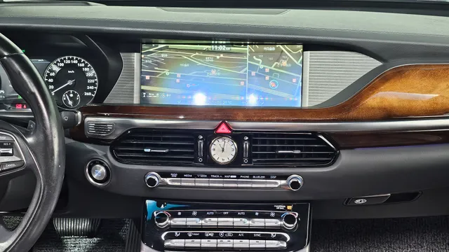 Genesis G90 (EQ900)
