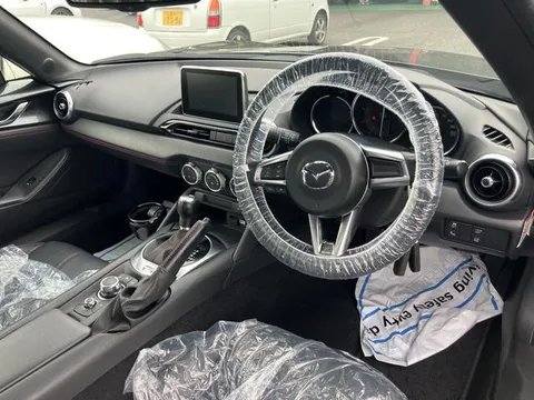 Mazda MX-5 (Roadster)