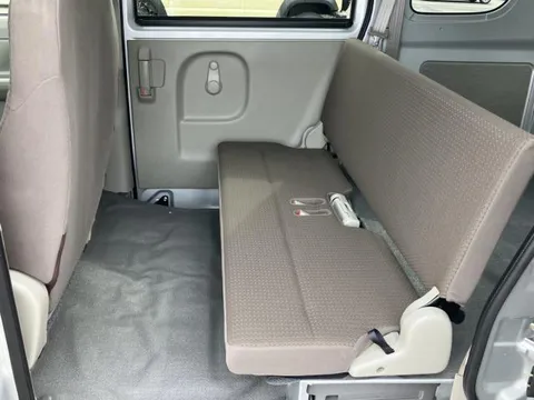 Nissan Clipper Van