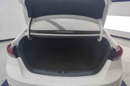 Hyundai Elantra (Avante)