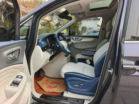 Roewe iMAX8