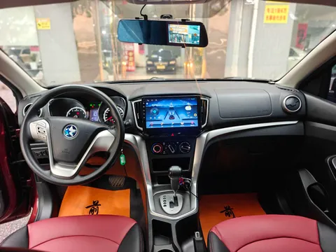 Venucia T70