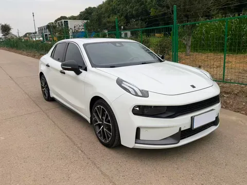 Lynk & Co 03