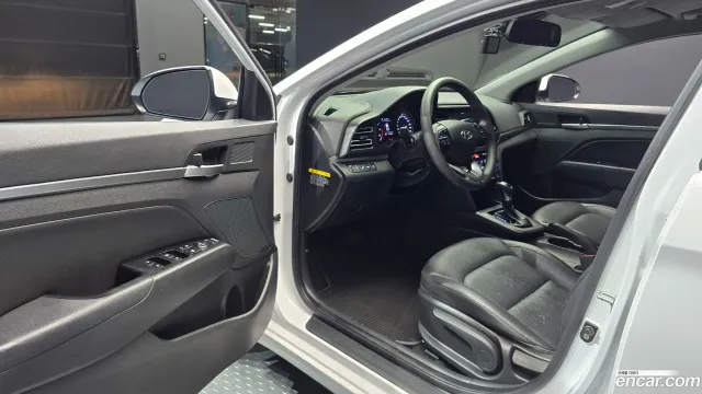 Hyundai Elantra (Avante)