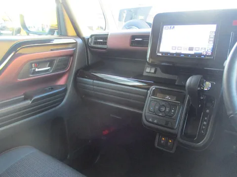 Suzuki Spacia Custom