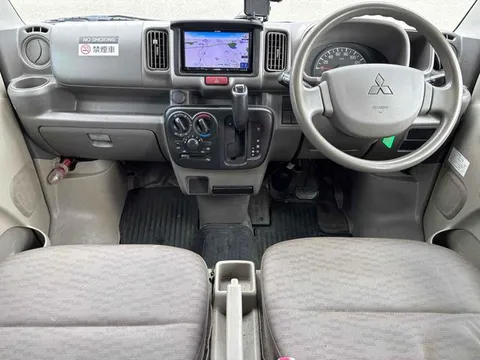 Mitsubishi Minicab Van