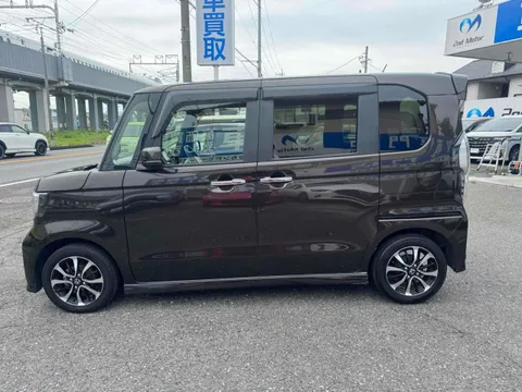 Honda N-BOX Custom