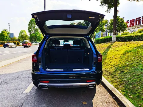 Hongqi HS7