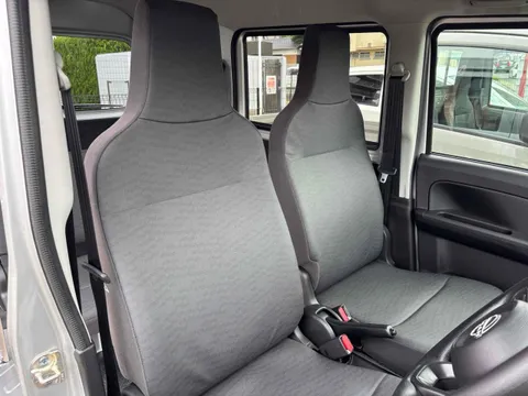 Nissan Clipper Van