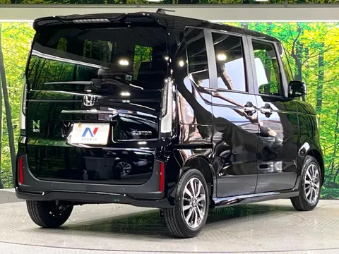 Honda N-BOX Custom