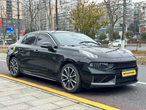 Lynk & Co 03