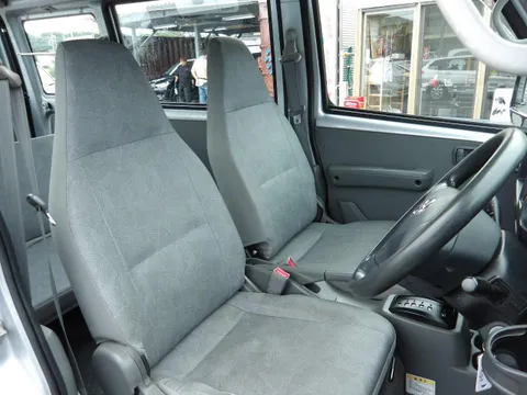 Nissan Clipper Van
