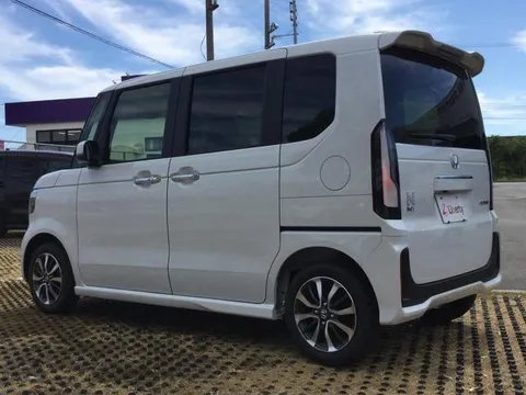 Honda N-BOX Custom