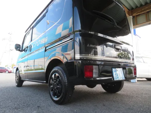 Mitsubishi Minicab Van