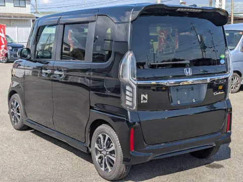 Honda N-BOX Custom