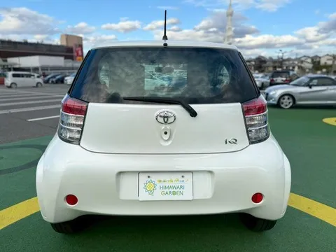 Toyota iQ