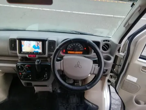 Mitsubishi Minicab Van