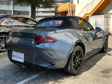 Mazda MX-5 (Roadster)
