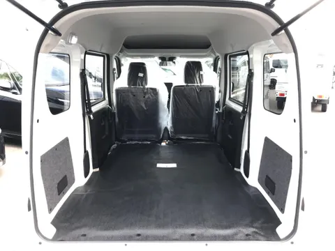 Nissan Clipper Van