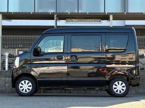 Nissan Clipper Van