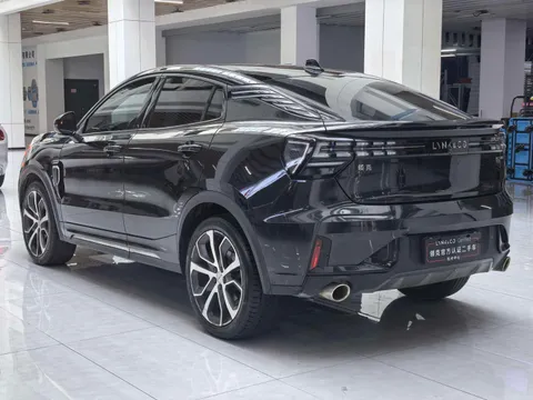 Lynk & Co 05