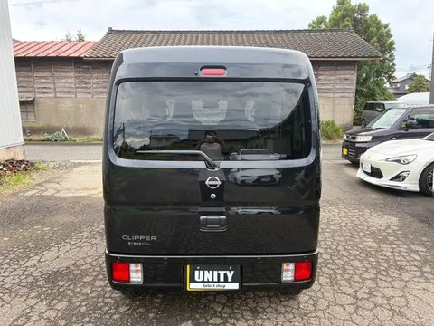 Nissan Clipper Van