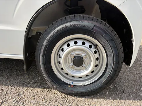 Nissan Clipper Van