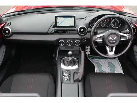 Mazda MX-5 (Roadster)