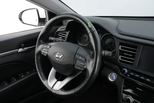 Hyundai Elantra (Avante)
