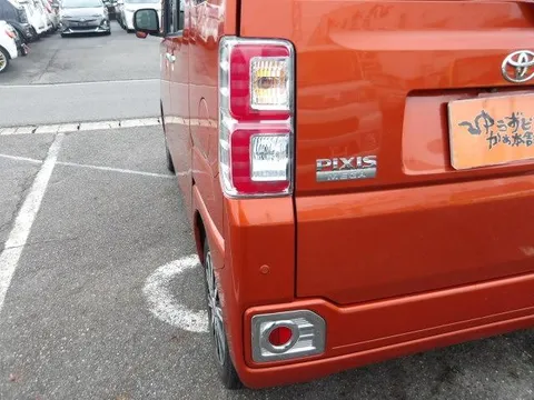 Toyota Pixis Mega