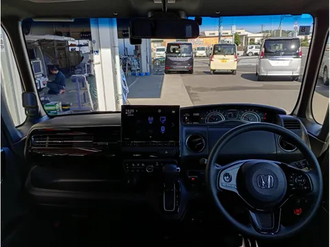 Honda N-BOX Custom