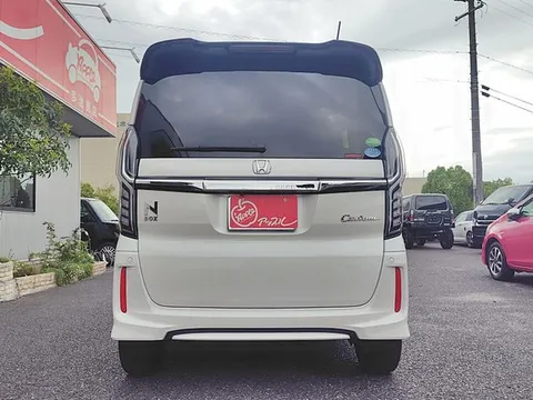 Honda N-BOX Custom