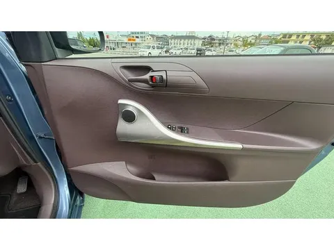 Toyota iQ