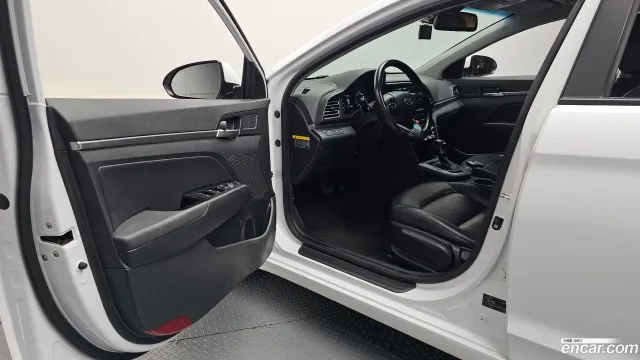 Hyundai Elantra (Avante)