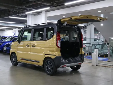Suzuki Spacia Gear