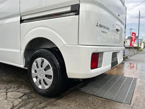 Mitsubishi Minicab Van