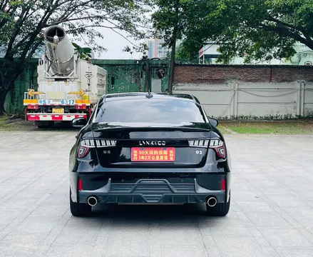 Lynk & Co 03