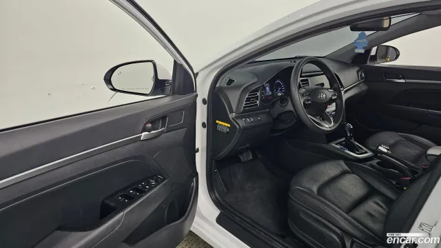 Hyundai Elantra (Avante)