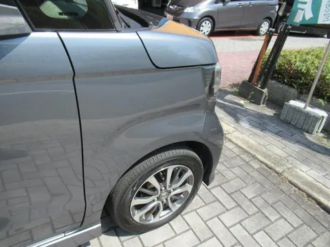 Honda N-BOX Custom